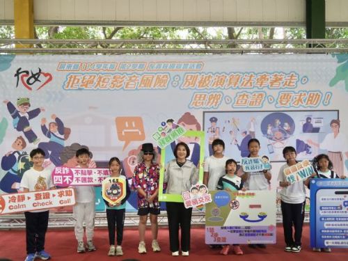 屏東縣友善校園週，周春米與師生共同熱血揮棒，擊退短影音演算法陷阱